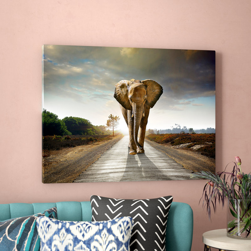 «Single Walking Elephant», reproduction de photo sur toile tendue, H 30 po x l 40 po, Toile tendue