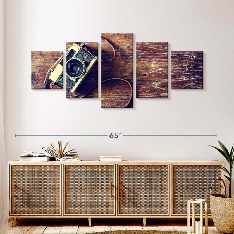 Appareil photo antique, H 24 po x l 55 po