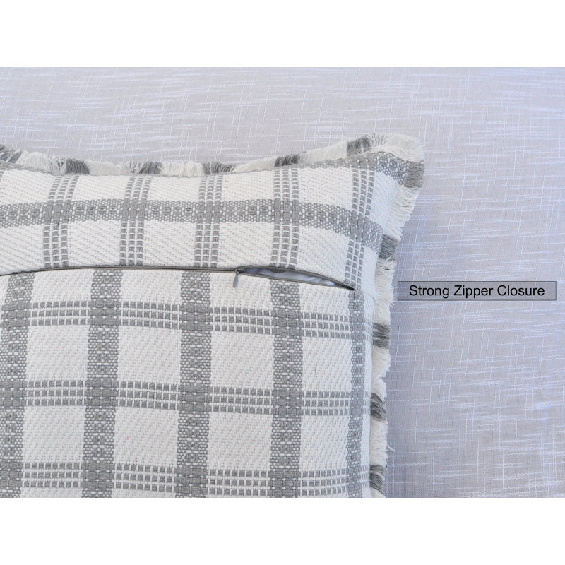 Ensemble de 2 housses de coussin en coton tissé à carreaux avec franges, 20 po x 20 po, Gris