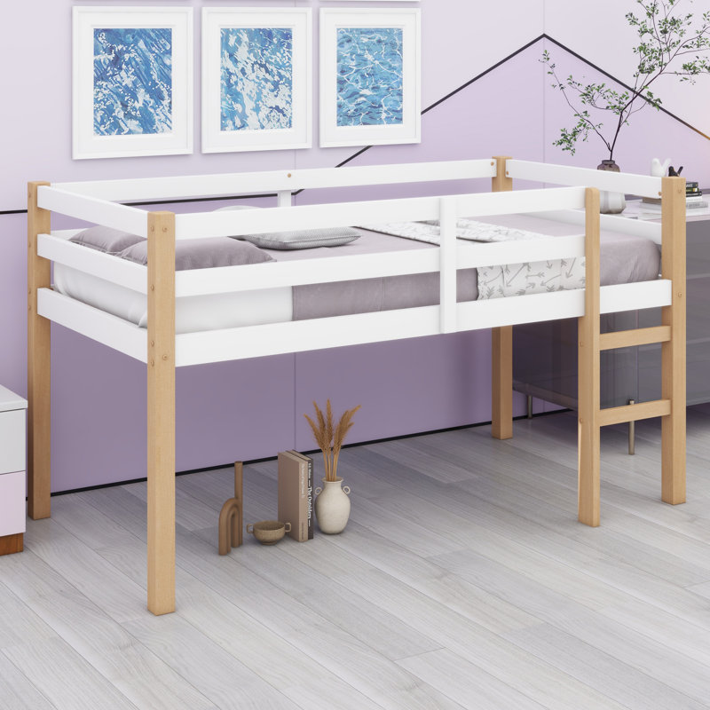 Lit mezzanine en bois avec échelle