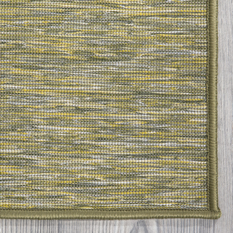 Tapis vert uni d'intérieur et d'extérieur pour le salon, le patio ou la terrasse Sundance, Rectangle 5 pi 3 po x 7 pi