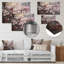 Rose et gris cornouiller Elegance I - art mural floral en métal dans le salon-92738215