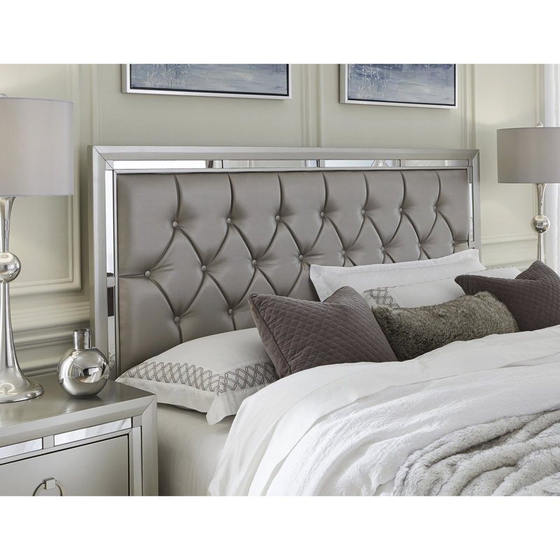 Lit en pierres précieuses argentées - bois massif et fait, décor de garniture de miroir, 3 lattes + pieds, base de lit intérieure de l 76 po x l 56 po, rideau latéral de 14 po de hauteur, support double pleine grandeur et support en X de 7,5 po du sol au bas de la traverse latérale