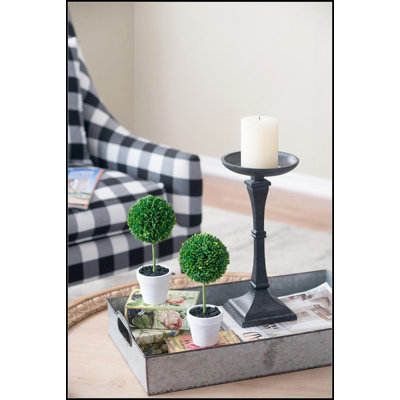 Ensemble de 4 topiaires artificielles avec pots couleur crème, parfait pour une décoration facile d'entretien et un style polyvalent dans n'importe quelle pièce.
