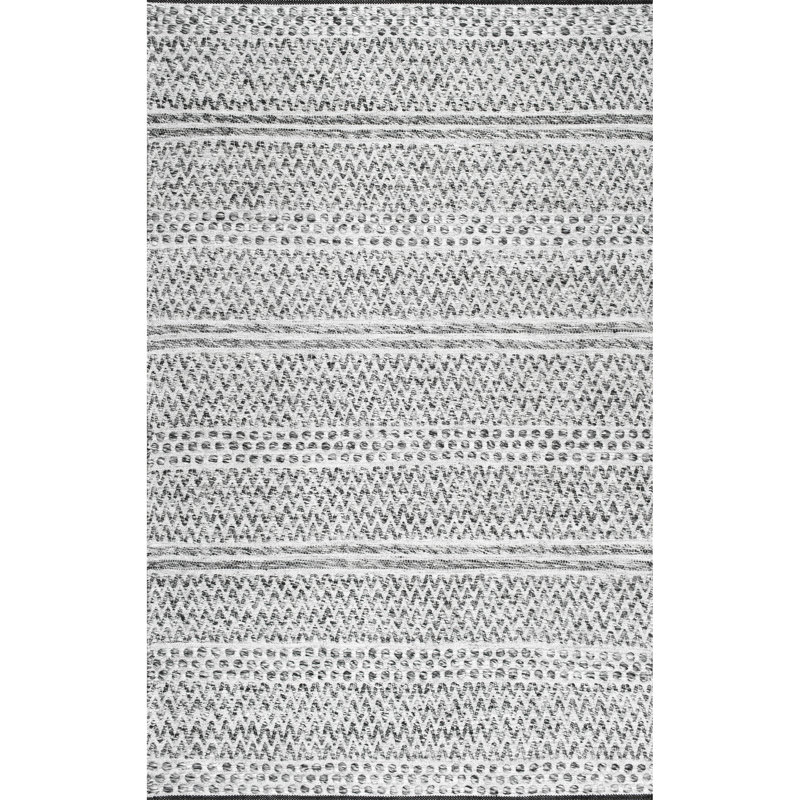 Tapis rayé ivoire et gris claire à motif de chevrons tissé à plat pour l'intérieur et l'extérieur Kallye
