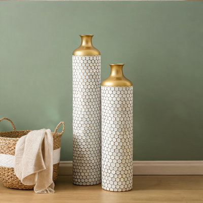 Ensemble de vases de sol en métal 3 pièces avec finition texturée blanche et accents dorés pour le vestibule du salon