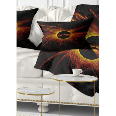 Coussin décoratif à imprimé abstrait foncé sur fond noir foncé