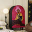 Armoire arquée avec tablettes et portes