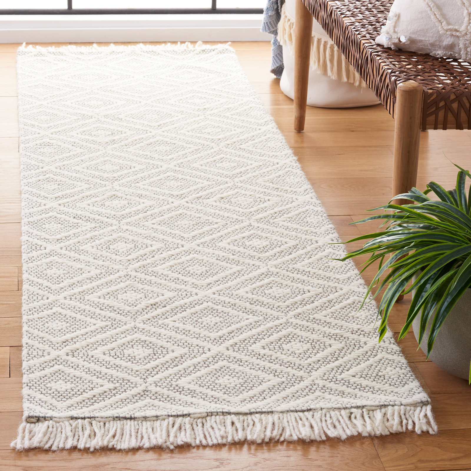 Pompano Ivory Grey Hand-Woven Geometric Rug, Runner 2' 3" x 8'