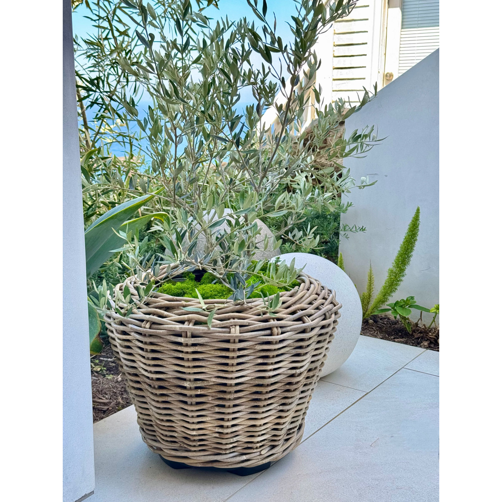 Ayriauna Urn Planter, 14" H x 17.5" W x 17.5" D