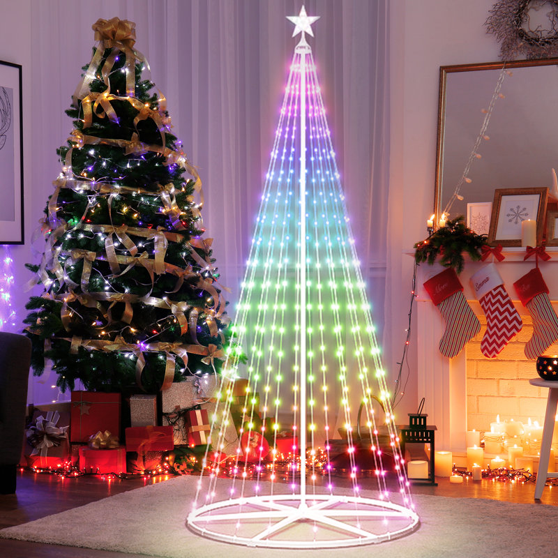 Arbre de Noël lumineux 7,5 pi avec cône de Noël
