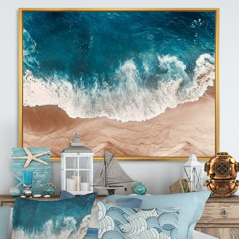 Vue aérienne de Blue Ocean Waves II - art nautique et côtier sur toile, H 20 po x l 12 po x P 1 po, Cadre flottant doré