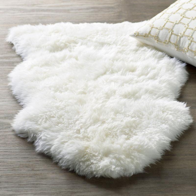Mera Handmade Sheepskin White Area Rug, Rectangle 2' x 3'