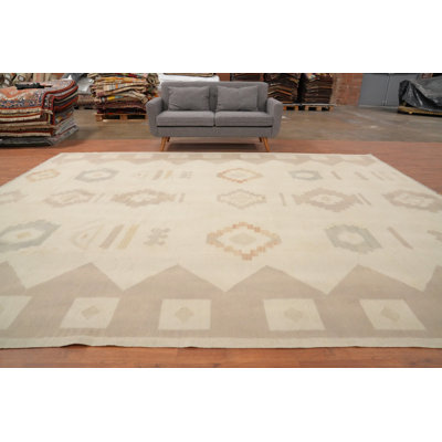 Elegant Geometric Patterns on Soft Color Kilim Area Rug 10x13