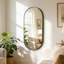 Miroir mural ovale en métal-794365165