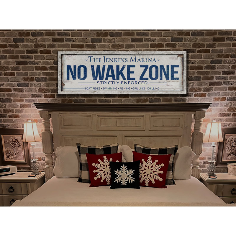 Nom de famille «No Wake Zone» personnalisé sur métal, H 8 po x l 24 po x P 0,04 po, Oui