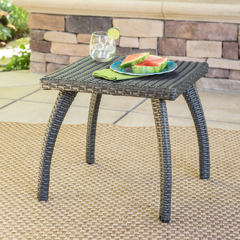 Table d'extérieur grise l 17,75 po x P 17,75 po H 17,23 po