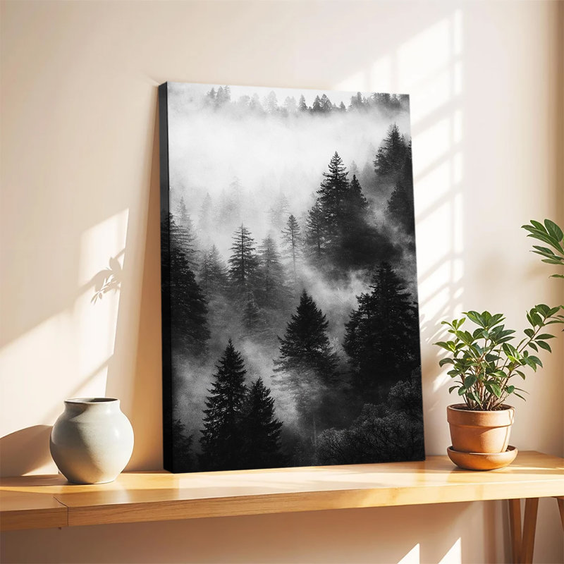 Tableau grand format, noir et blanc, représentant une forêt de pins brumeuse, idéal pour le salon ou la chambre.