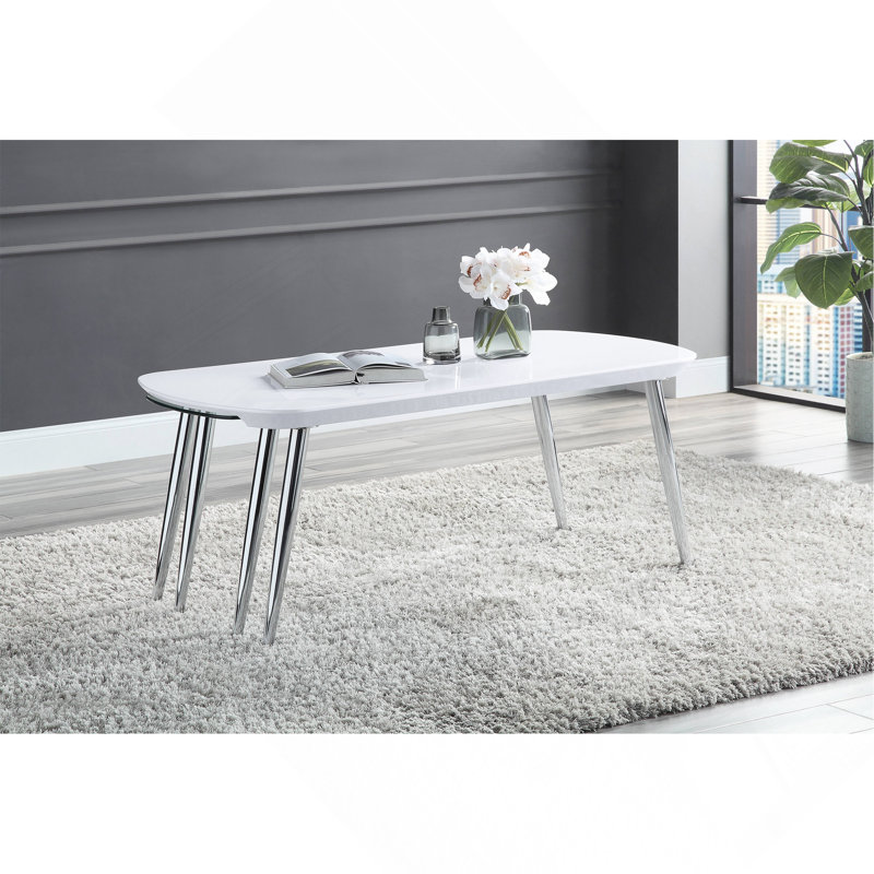 Table basse, blanc patiné et finition chromée