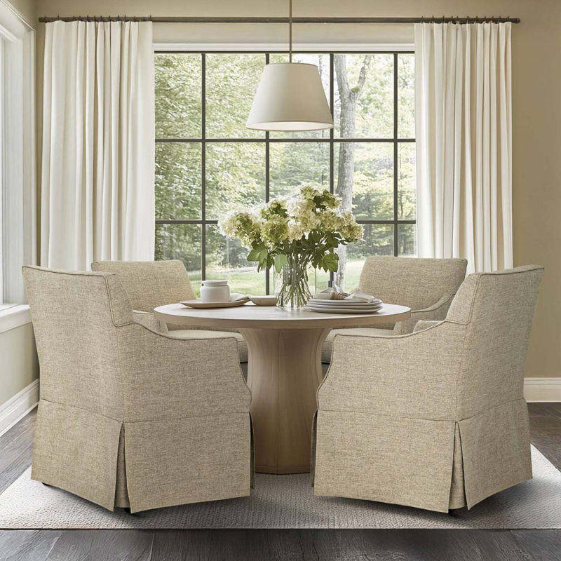 Fauteuil rembourré à jupe avec roulettes cachées, Beige