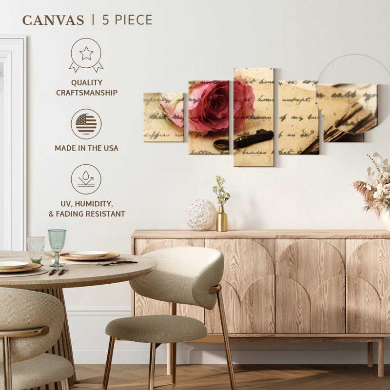 Rose sur vieilles lettres, H 24 po x l 55 po