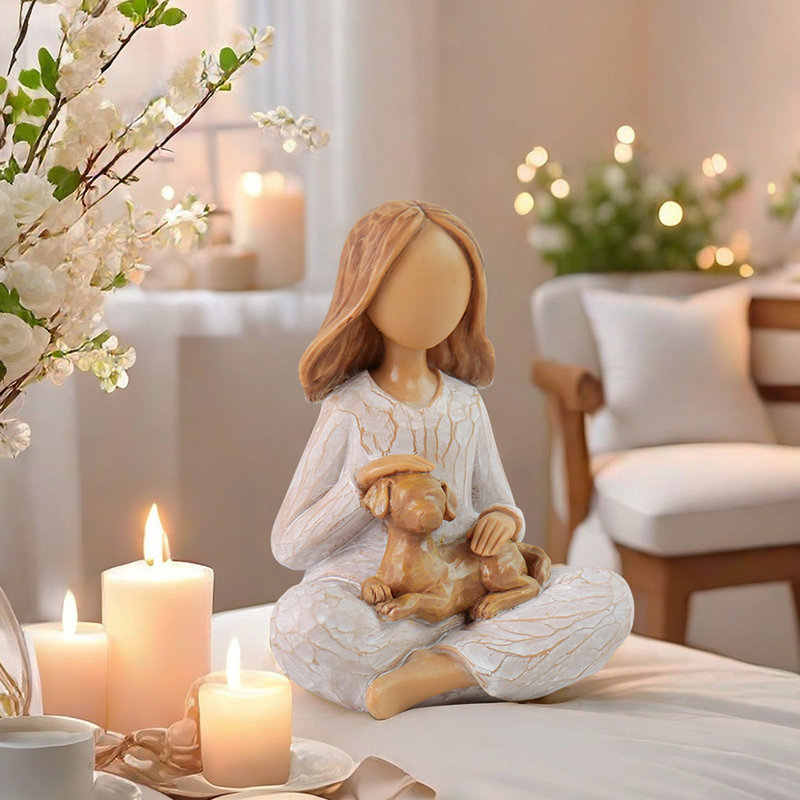 Une fille de yoga tient un chien