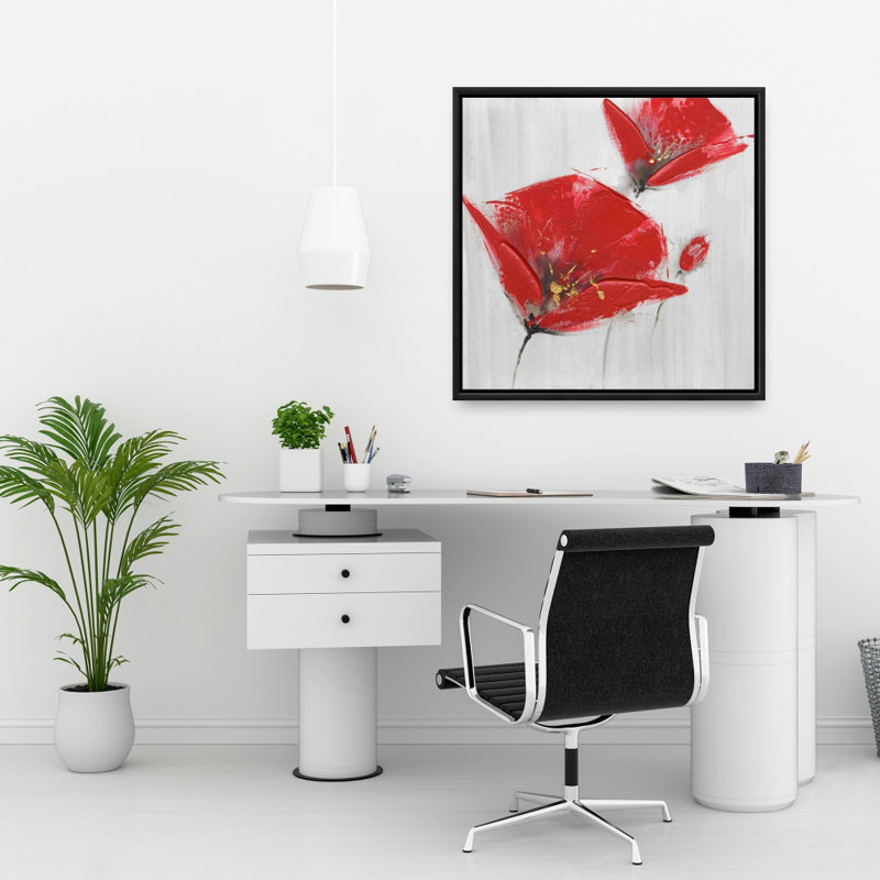 "Trois fleurs rouges avec centre doré"