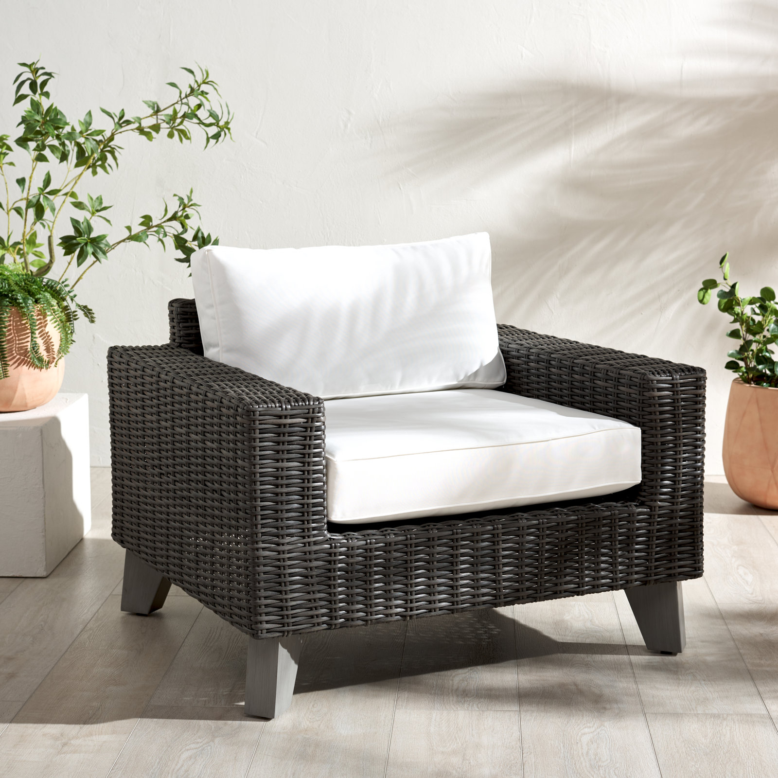 Swifton Outdoor Lounge Chair, Dark Gray