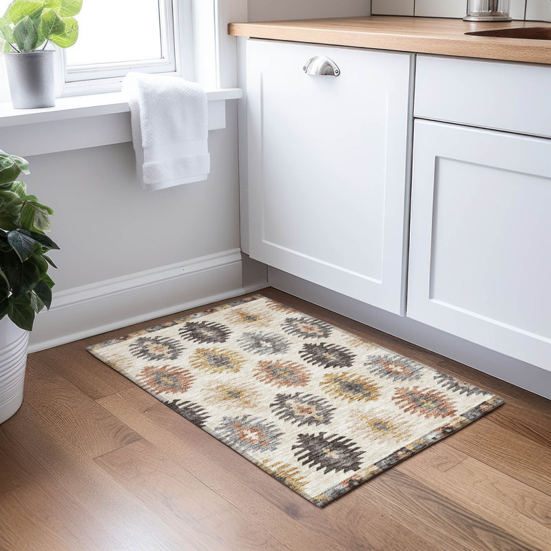 Chayden rug with non-slip backing, Rectangle 1 pi 8 po x 2 pi 6 po