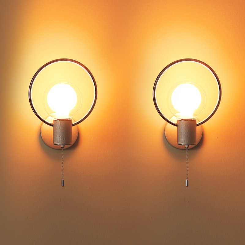 Ensemble de 2 appliques murales modernes dorées modernes, 2 ampoules G125 (blanc doux 1800K), globe en verre avec interrupteur à chaîne, lampe murale de style Mid-Century pour chambre à coucher, salon, couloir, câblé / à brancher