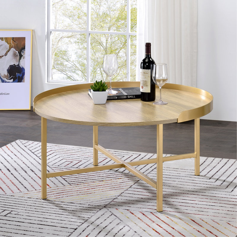 Table basse à la mode en chêne et or avec plateau - Setter de salon et plateau moderne pour l'espace