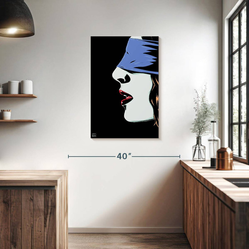 Femme Leisha I, H 36 po x l 24 po