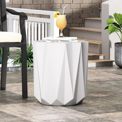 Table légère en oxyde de magnésium, 38,8 cm x 38,8 cm, finitions béton modernes et pratiques, design élégant.