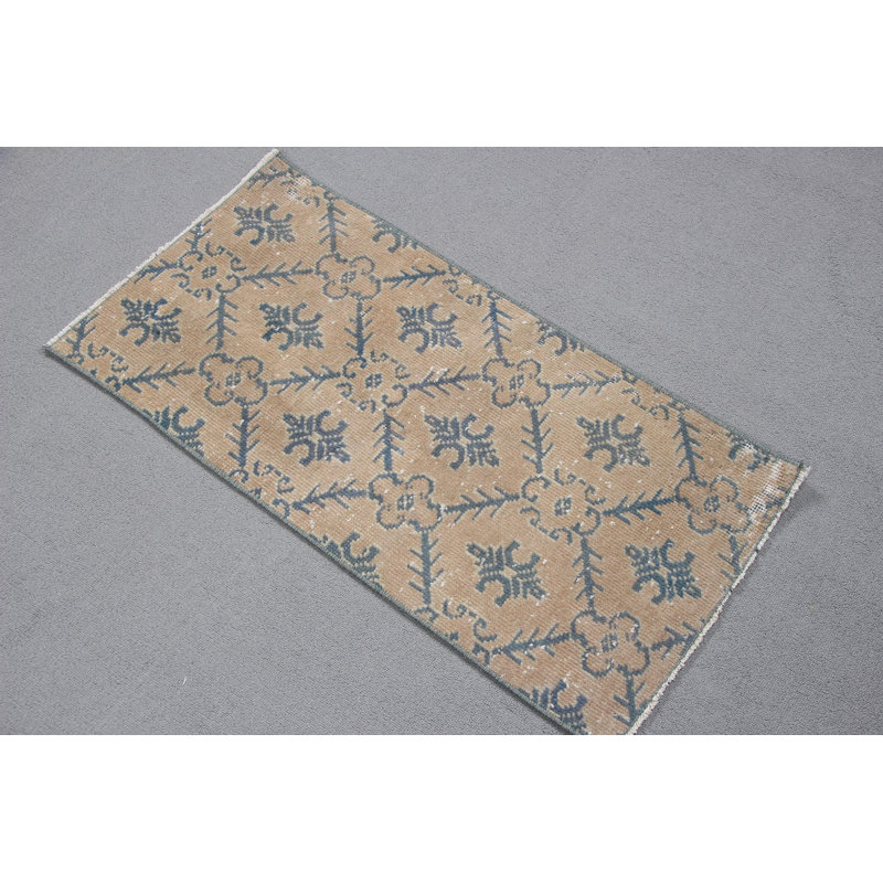Petit tapis turc antique de style Oushak à motif floral neutre avec décoration orange