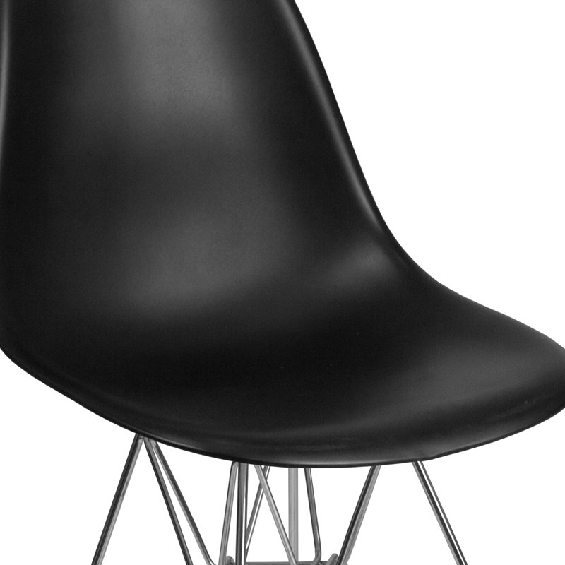 Chaise en plastique Daker avec base chromée, Noir