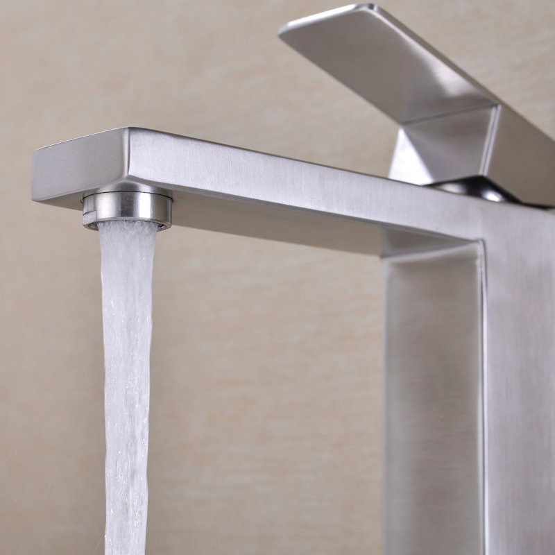Robinet de lavabo de salle de bain en acier inoxydable - caractéristique d'éclaboussure, aérateur de réduction de bruit en nickel brossé facile à installer