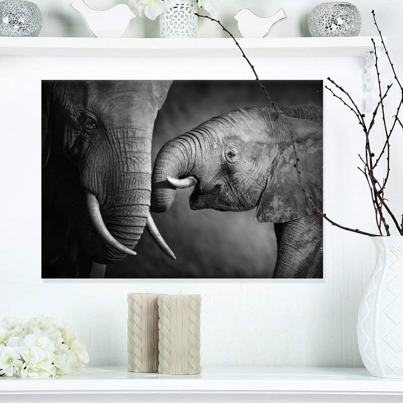 Éléphants montrant l'affection - impression d'art graphique, H 12 po x l 20 po, Toile tendue