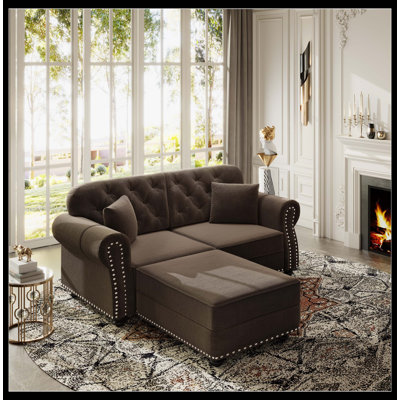 Canapé Chesterfield de 63 po en velours brun, canapé capitonné à boutons Mid-Century avec accoudoirs roulés et garniture cloutée, comprend 2 coussins
