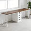 Bureau en noyer de style nordique avec pieds et tiroir en métal blanc convenant aux besoins de bureau à domicile et de rangement