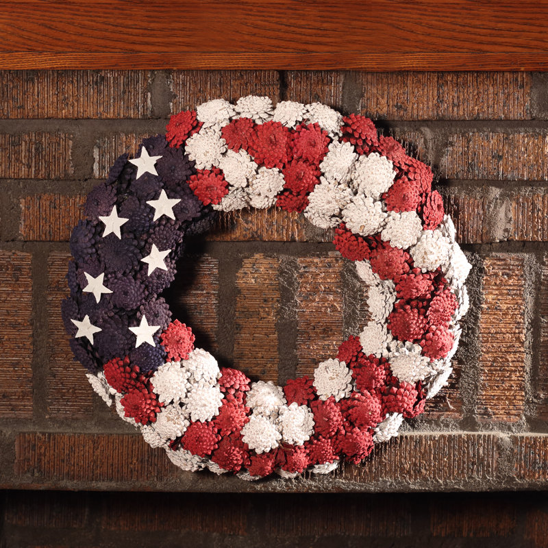 Couronne de pommes de pin 18 po patriotique