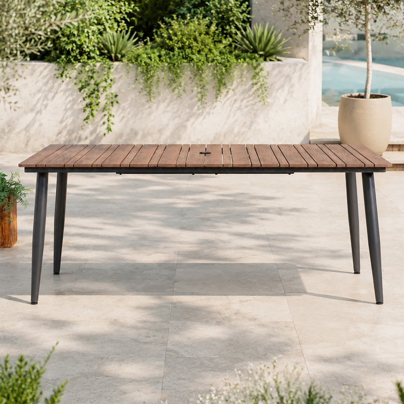 Table de salle à manger d'extérieur Puckett