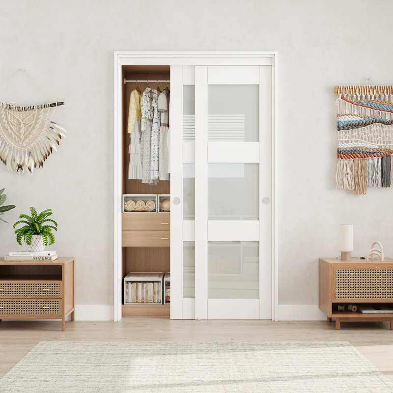 Porte de placard coulissante en verre givré apprêté 80 po 3-Lite avec trousse de quincaillerie d'installation complète, peu encombrante et facile à assembler pour la chambre à coucher et le garde-manger