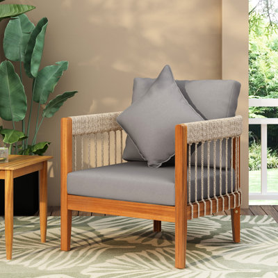 Fauteuil club en bois pour porche et jardin avec accents de corde tissés à la main, confort amovible toutes saisons - coussins - naturel + gris, profondeur 26,97 po, largeur 30,43 po, hauteur eau 25,86 po