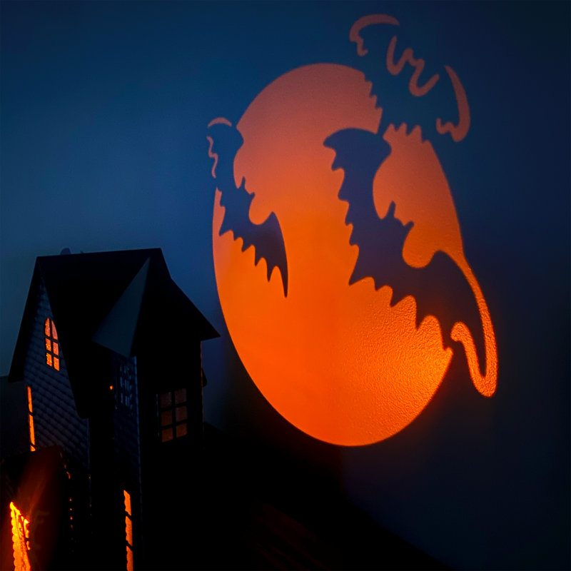 Maison hantée d'Halloween avec projection de chauve-souris