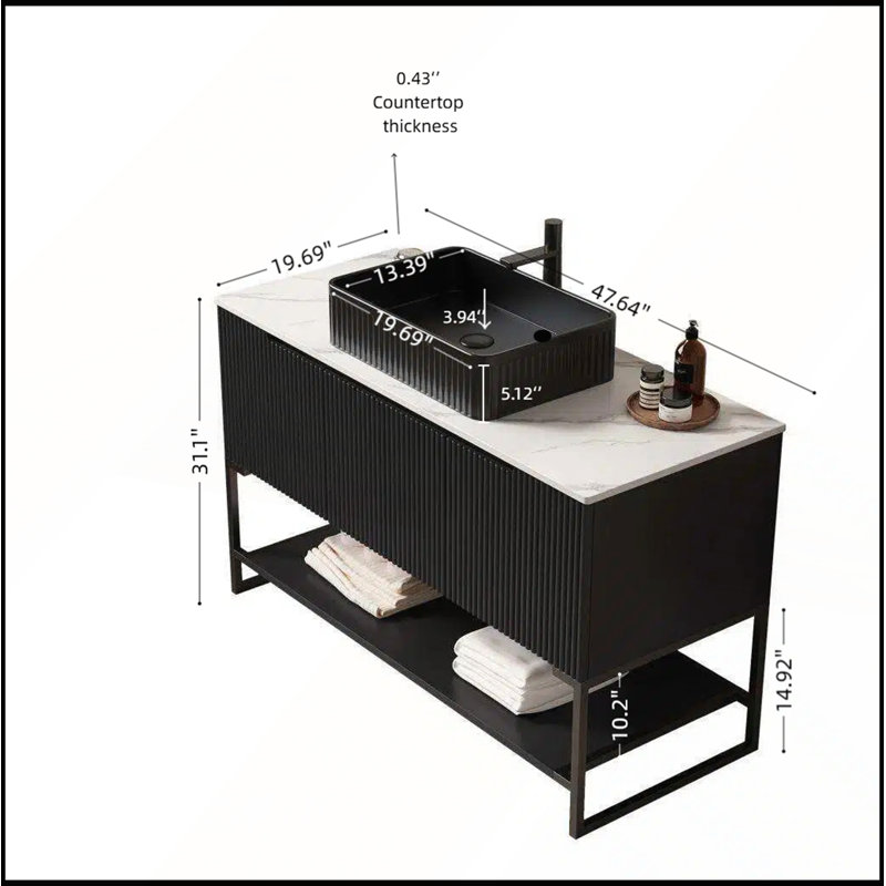 Ensemble de meuble-lavabo autoportant de 48 pouces avec 3 portes, une tablette ouverte, un lavabo en céramique noire et un comptoir en pierre frittée blanc de Carrare