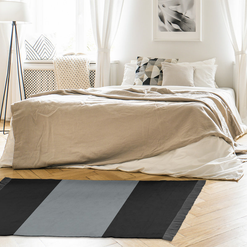 Tapis noir à rayures de hockey national, Oui