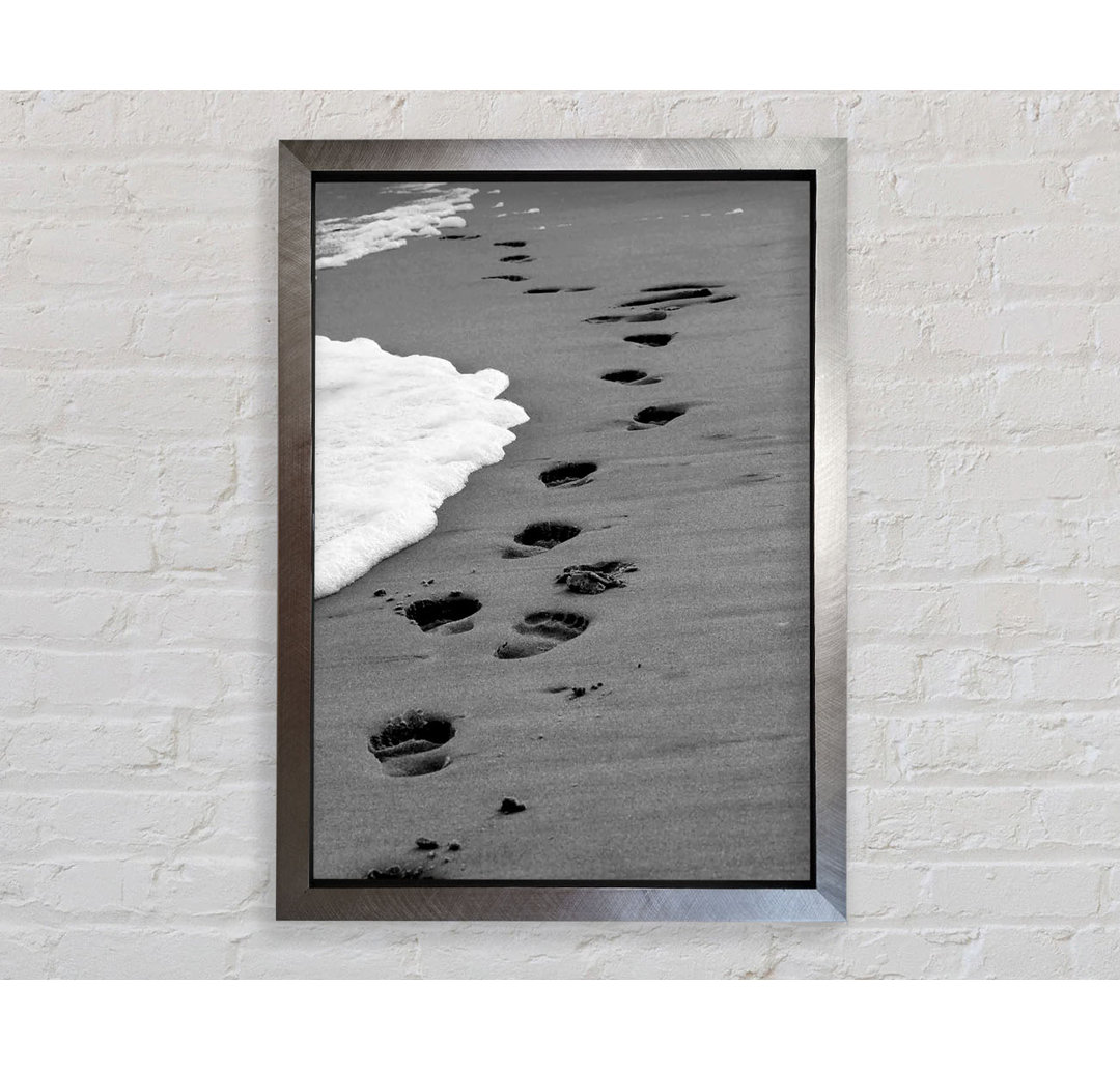 Footprints In The Ocean Sand B N W- - Einzelbildrahmen Kunstdrucke