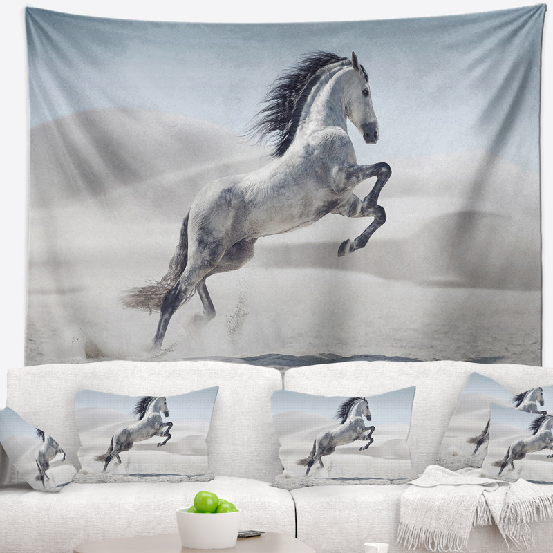 Tapisserie au cheval blanc au galop, H 68 po x l 80 po