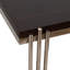 Table basse contemporaine avec structure en acier inoxydable et étagères en bois de manguier et en métal avec un design asymétrique et des lignes épurées pour un affichage polyvalent et des options de rangement fonctionnelles