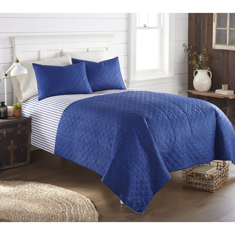 Twin Americana Stripe Reversible Seersucker Quilt Set